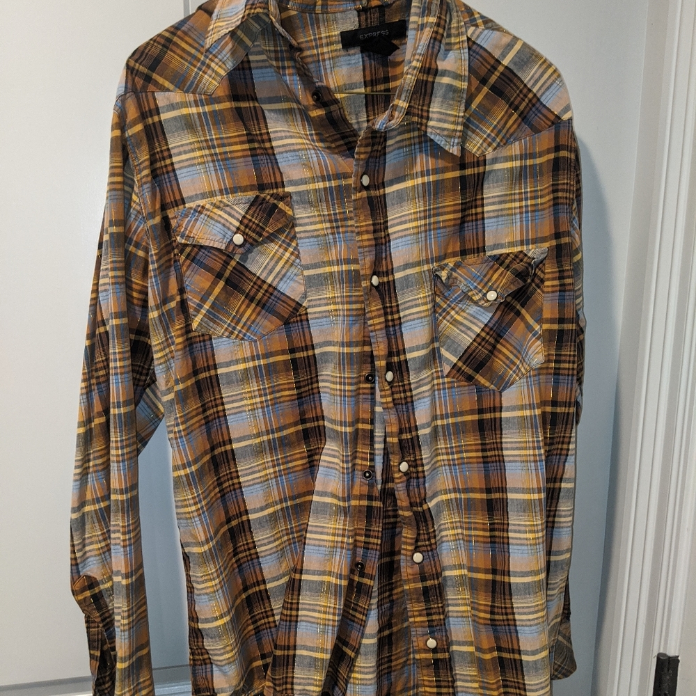 Casual button down with shinny gold accents